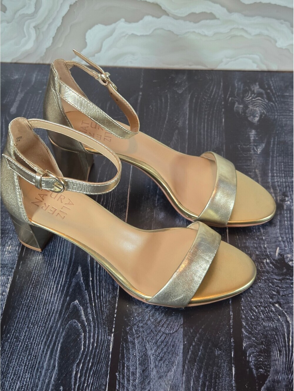 Naturalizer Vera Dark Gold Leather Block Heel Sandals 7.5 N Narrow New in Box